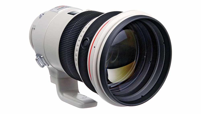 Canon's Mirrorless Transition Continues as Some DSLR Lenses Are Discontinued