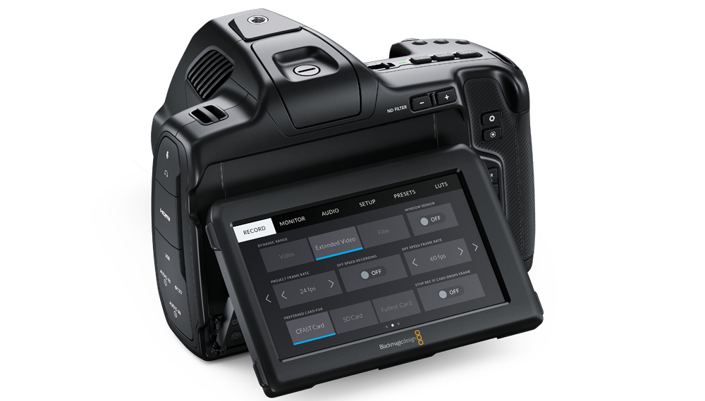 blackmagic-pocket-cinema-camera-6k-pro-adjustable-screen
